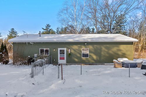 11582 Riehl Way, Greenville, MI, 48838-8400 | Card Image