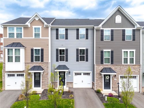 233 Chesna Dr, Pittsburgh, PA, 15234 | Card Image