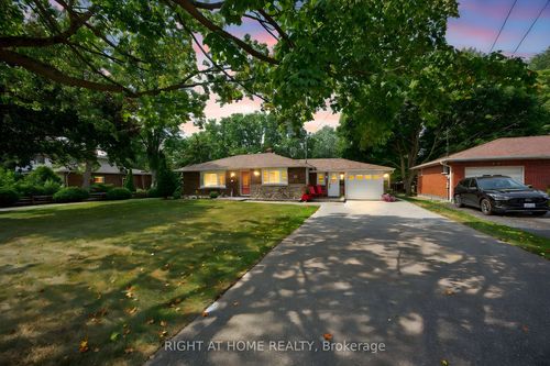 8 Farr Ave, Sharon, ON, L0G1V0 | Card Image