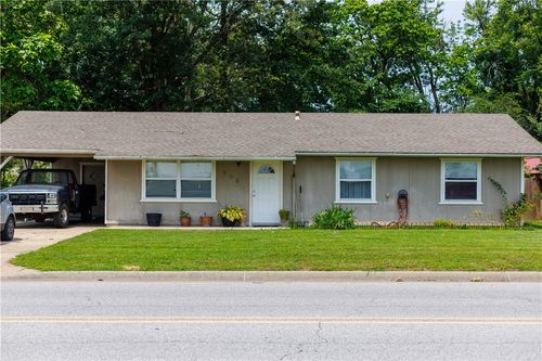 208 S Country Club Rd, Siloam Springs, AR, 72761-2915 | Card Image