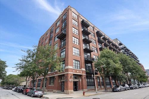 704-1250 Van Buren St, Chicago, IL, 60607-2820 | Card Image