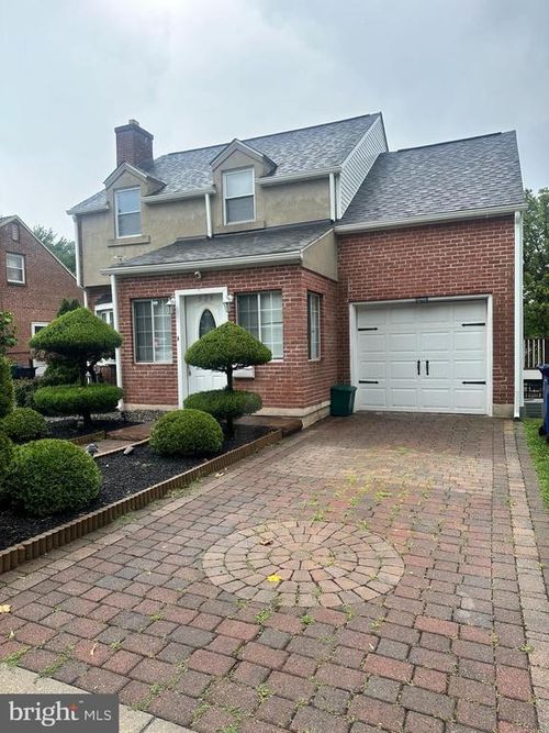 525 Dorchester Ave, WEST LAWN, PA, 19609-2322 | Card Image