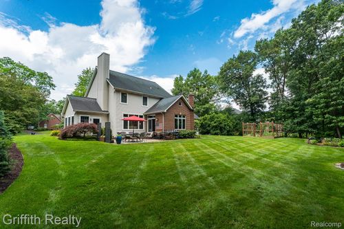 7668 Hunters Pt, Brighton, MI, 48116-8274 | Card Image