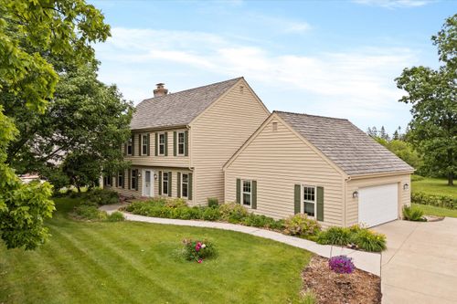 10800 N Norway Dr, Mequon, WI, 53092-4943 | Card Image