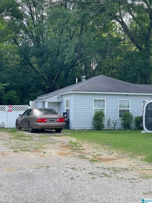 121 Houston Dr, BESSEMER, AL, 35020-2075 | Card Image