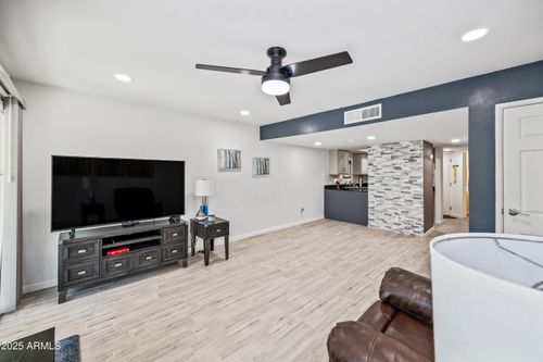 127-985 N Granite Reef Rd, Scottsdale, AZ, 85257-4589 | Card Image