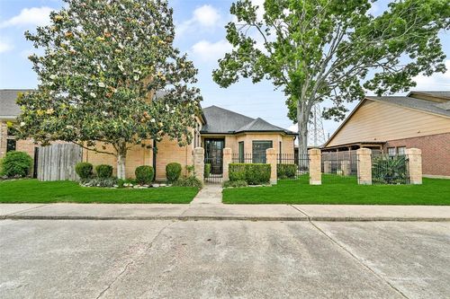 2706 Country Club Dr, Pearland, TX, 77581-5005 | Card Image