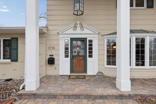 6716 W Shore Dr, Edina, MN, 55435-1556 | Card Image