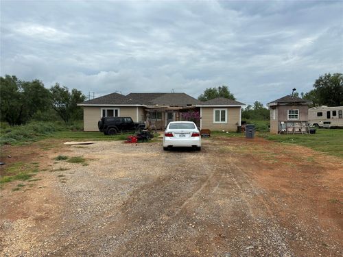 182 County Road 2665, Devine, TX, 78016-5244 | Card Image