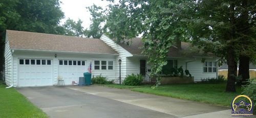 2050 Sw Webster Ave, Topeka, KS, 66604-3233 | Card Image