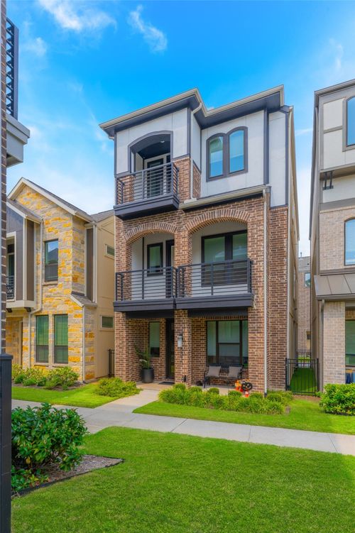 8256 Milroy Ln, Dallas, TX, 75231-4622 | Card Image