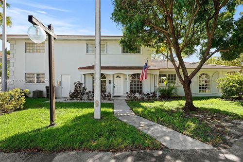 10-7911 Camino Cir, Miami, FL, 33143-6706 | Card Image
