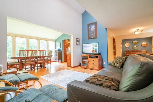 1136 Chelsea Ct, New Brighton, MN, 55112-6444 | Card Image