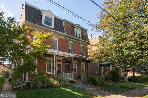 522 Gay St, PHOENIXVILLE, PA, 19460-3816 | Card Image