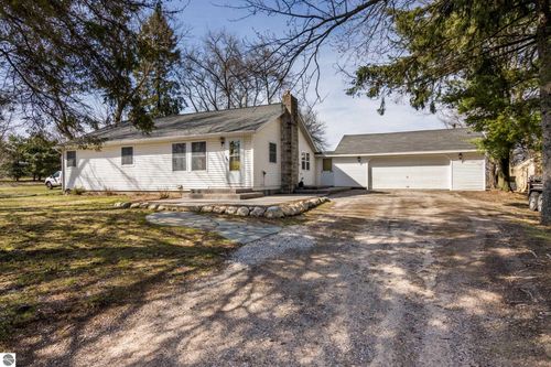 5861 Gleaner Hall Rd, Kingsley, MI, 49649-9634 | Card Image