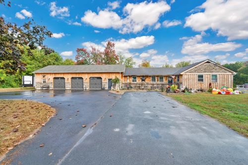 33 Seymour Rd, East Granby, CT, 06026-9602 | Card Image