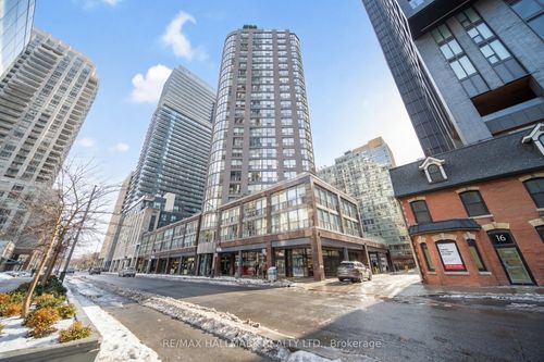 613-24 Wellesley St W, Toronto, ON, M4Y2X6 | Card Image