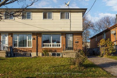 348 Pine Ave, House attached with 3 bedrooms, 1 bathrooms and 2 parking in Oshawa ON | Image 2