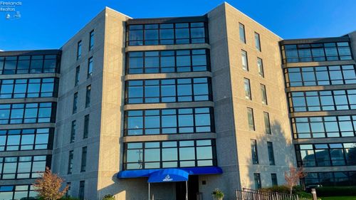 apt-408-711 W Lakeshore Dr, Port Clinton, OH, 43452-9311 | Card Image