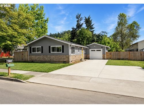 975 Evergreen Dr, Creswell, OR, 97426-9576 | Card Image