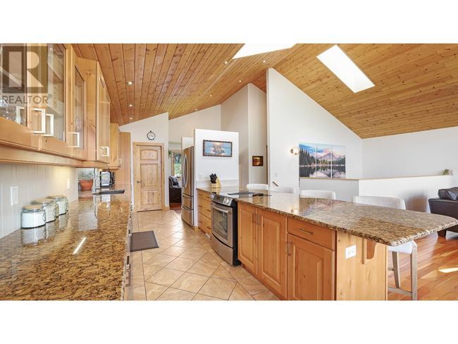 1910 Pineridge Dr, House other with 5 bedrooms, 3 bathrooms and 23 parking in Invermere BC | Image 21