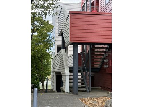 i-4-910 Nw Naito Pkwy, Portland, OR, 97209-3739 | Card Image