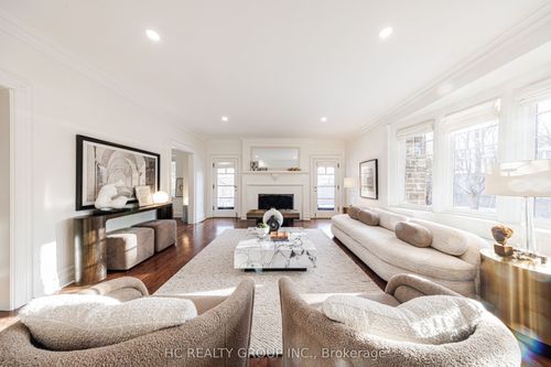 39 Glengowan Rd, Toronto, ON, M4N1G1 | Card Image