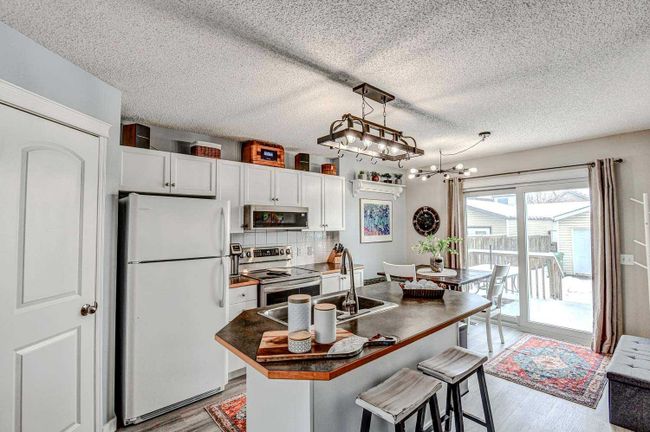 93 Prestwick Rise Se, Home with 3 bedrooms, 1 bathrooms and 2 parking in Calgary AB | Image 7