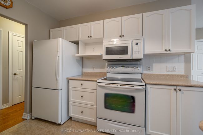 7 Village Cres, Condo with 3 bedrooms, 3 bathrooms and 1 parking in Peterborough ON | Image 10
