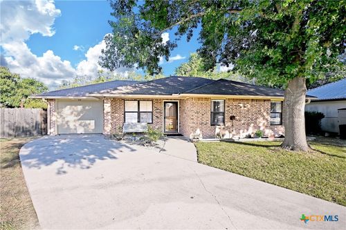 30 Dakota Cir, New Braunfels, TX, 78130-2879 | Card Image