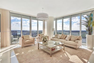 4-2508 - 300 Sunny Isles Blvd, Condo with 3 bedrooms, 3 bathrooms and null parking in Sunny Isles Beach FL | Image 3