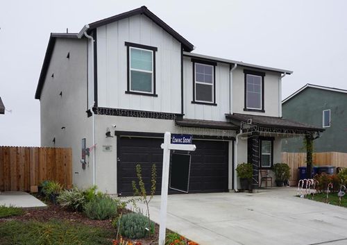 405 Greene Way, Los Banos, CA, 93635-4154 | Card Image