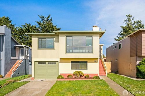 227 Gateway Dr, Pacifica, CA, 94044-1218 | Card Image