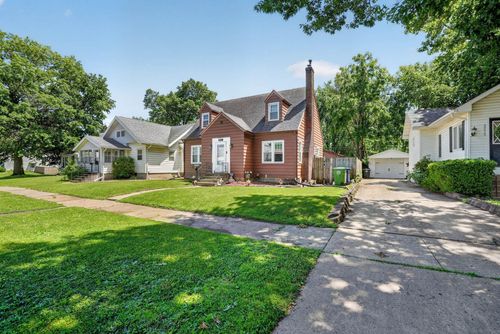 2211 W 3rd St, Waterloo, IA, 50701-3701 | Card Image