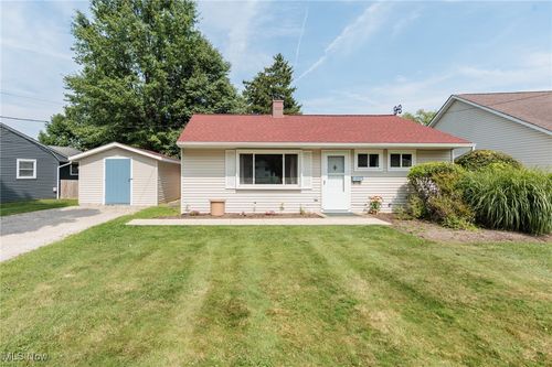 738 Spruce St, Medina, OH, 44256-2573 | Card Image