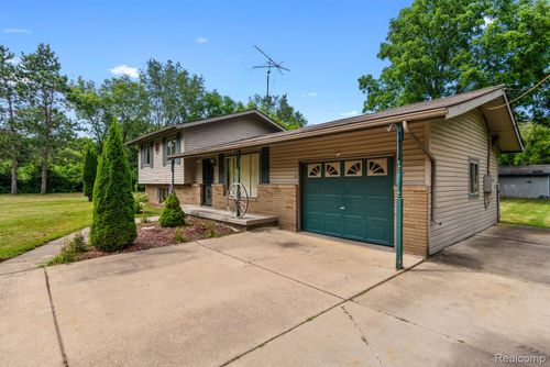 3499 E Carpenter Rd, Flint, MI, 48506-1035 | Card Image