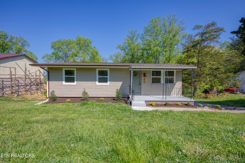 7015 Bert Newman Ln, Knoxville, TN, 37931-4504 | Card Image