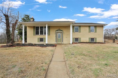 46 W Beacon Hill Rd, Fairview Heights, IL, 62208-1712 | Card Image