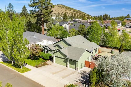 209 Se Soft Tail Dr, Bend, OR, 97702-9342 | Card Image