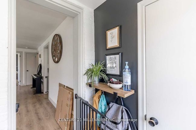 MAIN - 23 2nd St, Home with 2 bedrooms, 1 bathrooms and 3 parking in New Tecumseth ON | Image 4