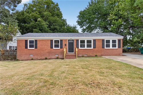 228 Colony Rd, Newport News, VA, 23602-6327 | Card Image