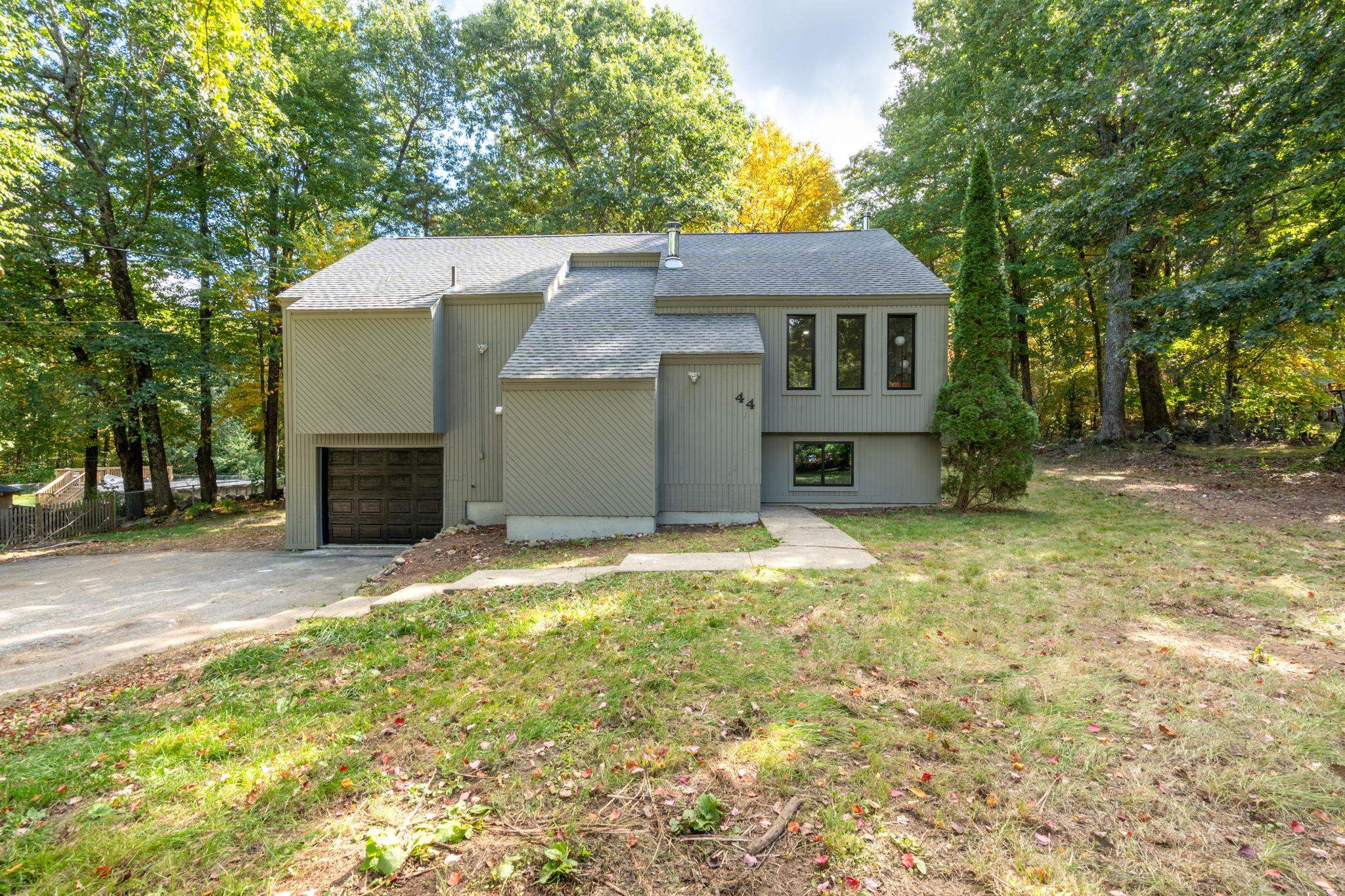 Redfield Cir, Derry, NH 03038