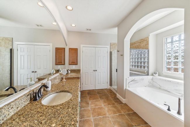 2601 Twisting Pine Ct, House other with 5 bedrooms, 4 bathrooms and 2 parking in Kingwood TX | Image 14
