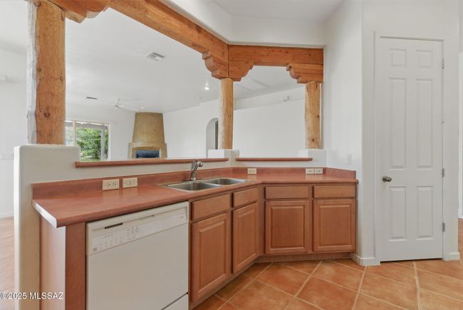Kitchen | Image 11