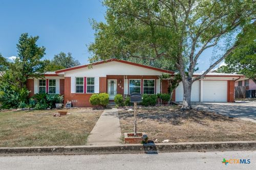 663 Lockener Ave, New Braunfels, TX, 78130-5337 | Card Image