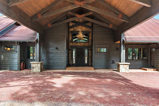 Porte Cochere Entrance | Image 15