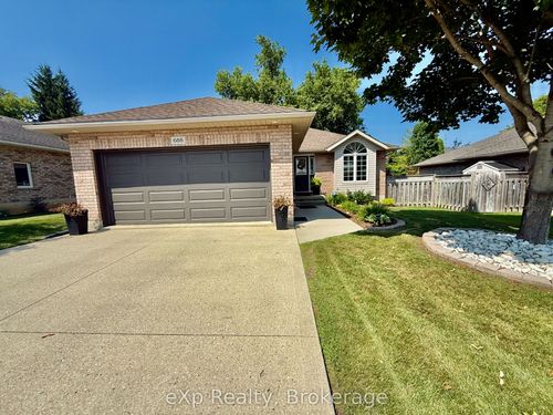 688 22nd Ave, Hanover, ON, N4N3W8 | Card Image