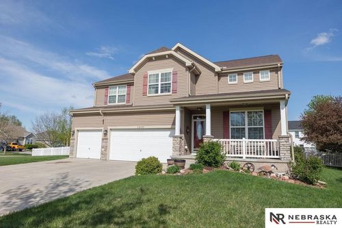15929 Rosewater Pkwy, Bennington, NE, 68007-8411 | Card Image