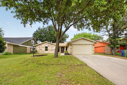 562 Kent Dr, Lewisville, TX, 75067-5221 | Card Image