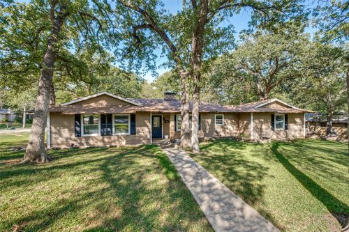 521 Greenbriar Ln, Highland Village, TX, 75077-6803 | Card Image